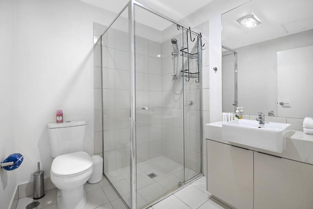 Water View Modern Three-level Townhouse In Carrara Apartment *