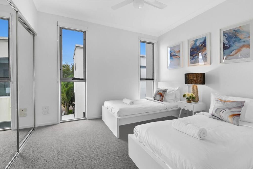 Water View Modern Three-level Townhouse In Carrara Apartment *
